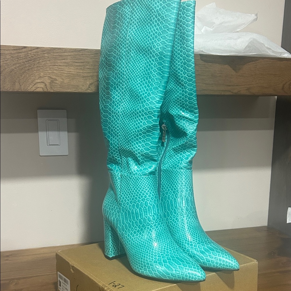 Turquoise Knee-High snakeskin patternWomen's Boots size 6.5 new in box